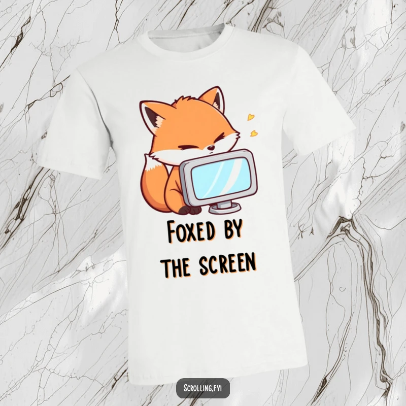 Funny T-Shirt: A fox with laser-like focus staring intently at a small screen, perfect for gamers and screen lovers.